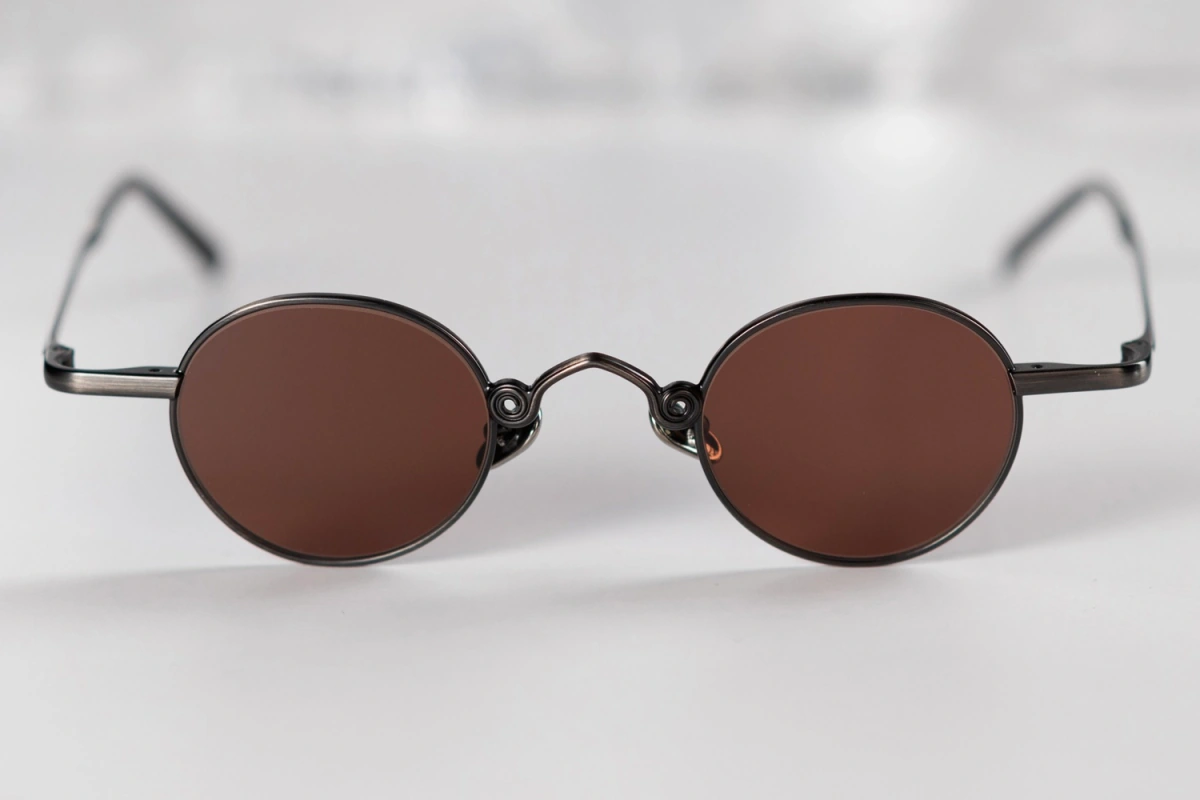 The Fibulae sunglasses against a quiet grey background.