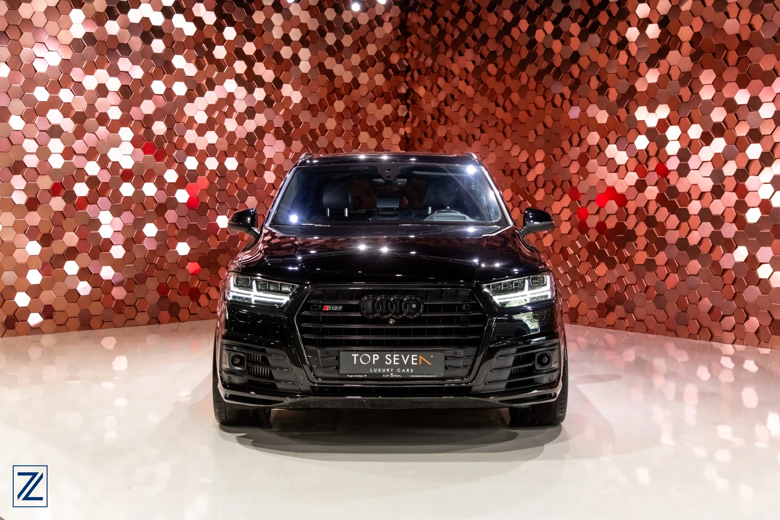 Front view of the Audi SQ7