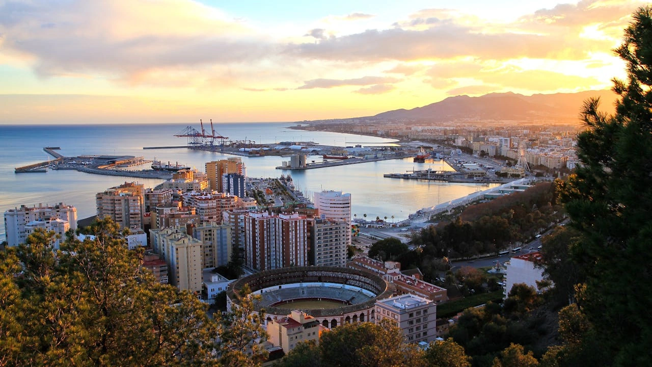 Historical package photograph of Malaga